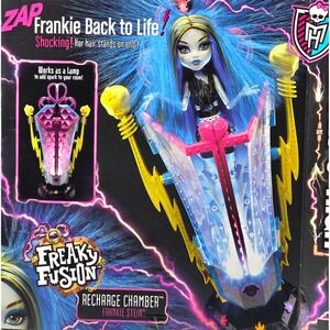 2014 Monster High-Freaky Fusion "Recharge Chamber-Frankie Stein" BRAND NEW